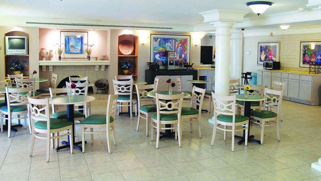 Quality Inn هامبتون المطعم الصورة